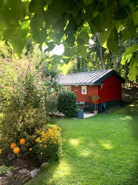 Property building, Facade/entrance, Spring, Day, Natural landscape, Garden, Garden view