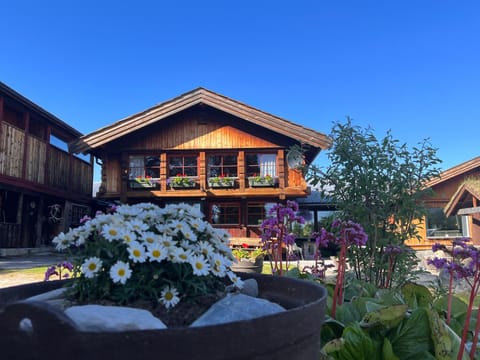 Property building, Restaurant/places to eat