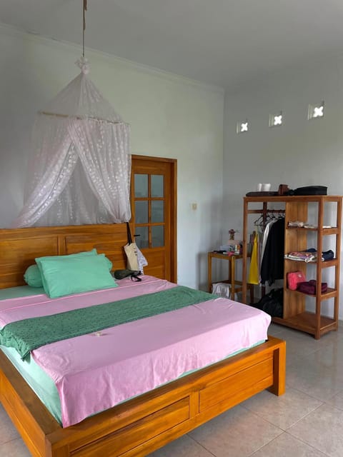 Friend House SURFCAMP Bed and Breakfast in Bali