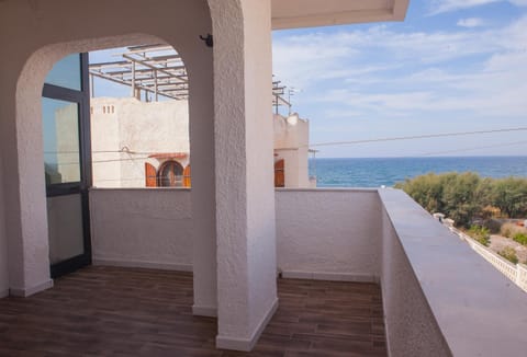 Property building, Balcony/Terrace, Sea view