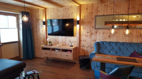 Living room, Photo of the whole room, Decorative detail, Seating area