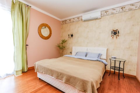 Bed, Photo of the whole room, Bedroom, air conditioner