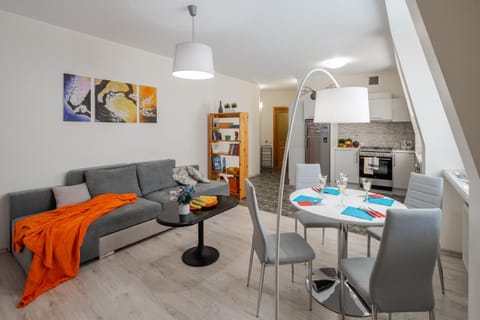 Kitchen or kitchenette, Living room, Seating area, Dining area, pet friendly