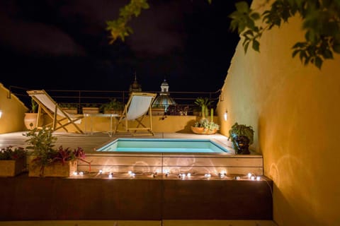 Patio, Hot Tub, Balcony/Terrace