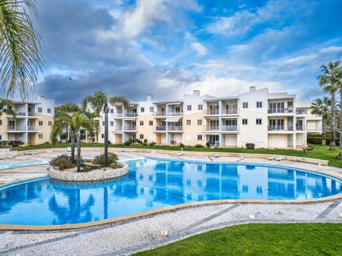 Property building, Garden, Pool view, Swimming pool, sunbed