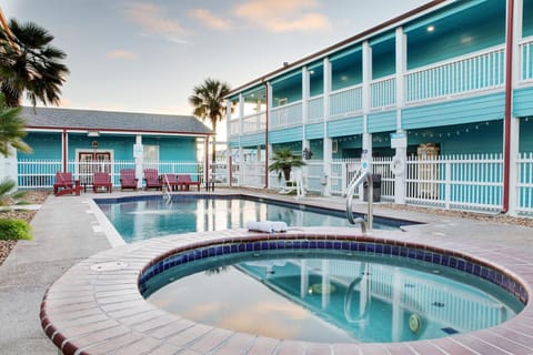 Hot Tub, Pool view, Swimming pool, Swimming pool