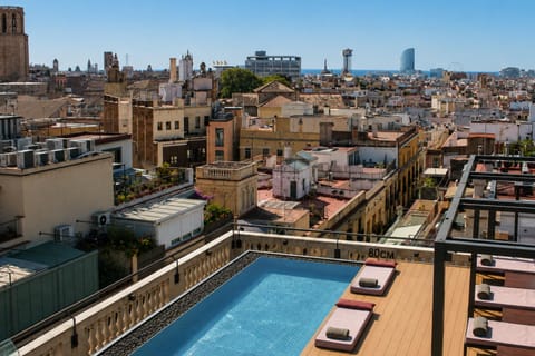 Neighbourhood, City view, Pool view, Street view, Swimming pool, Location, sunbed