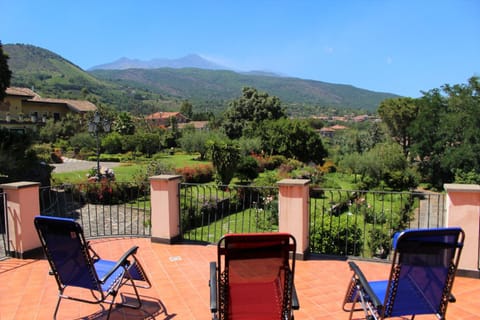 Balcony/Terrace, Mountain view