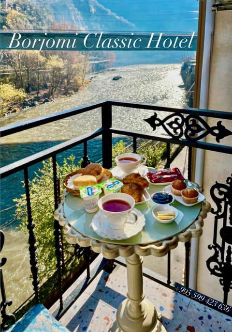 Food and drinks, Food, River view