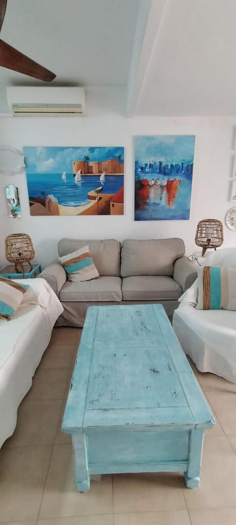 Communal lounge/ TV room, Living room, Photo of the whole room, Seating area, Dining area, air conditioner