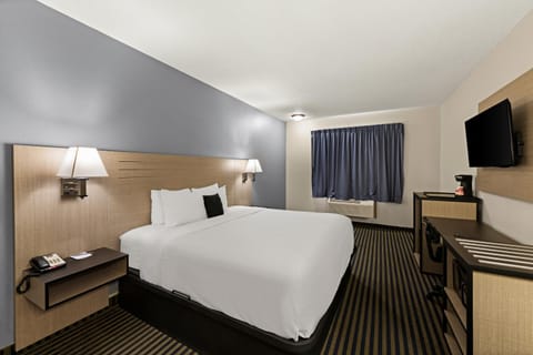 Bed, TV and multimedia, Photo of the whole room, Bedroom, hair dresser