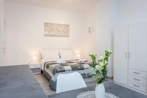 Seating area, Bedroom