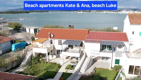 Beach apartment KATE - Wake up to the sea, terrace, garden & parking, Murter - Dalmatia Apartment in Murter