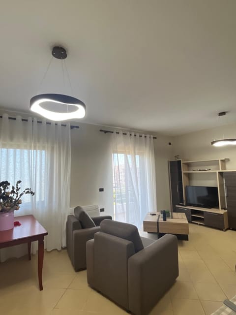 TV and multimedia, Living room, Seating area, Evening entertainment