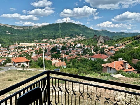 Balcony/Terrace, City view, Landmark view, Mountain view