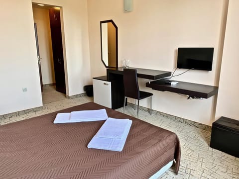 TV and multimedia, Photo of the whole room, Bedroom