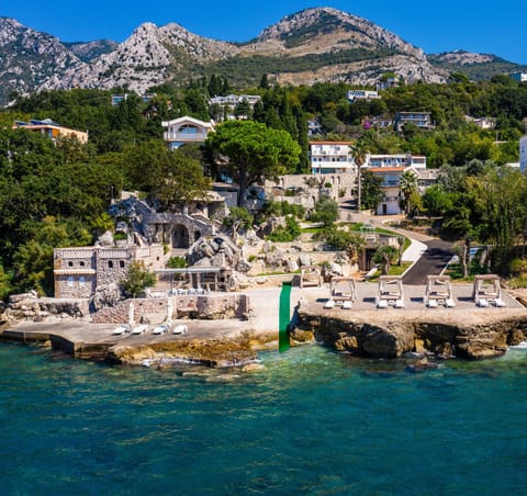 Property building, Facade/entrance, Bird's eye view, Garden, Beach, On site, Garden view, Landmark view, Mountain view, Sea view