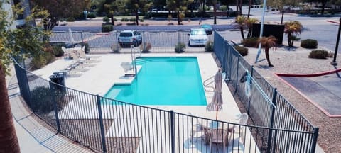 Property building, Pool view, Swimming pool, Location, Parking
