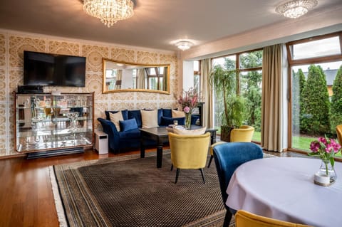 Lounge or bar, Seating area