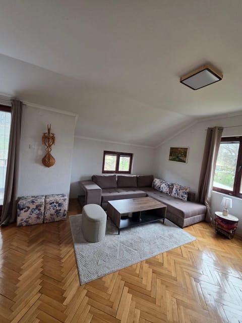 Visitor Yard Bed and Breakfast in Montenegro