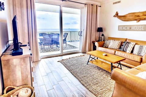 Balcony/Terrace, Living room, Seating area, Sea view