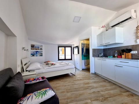 Bed, Kitchen or kitchenette, Seating area