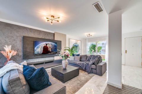 Communal lounge/ TV room