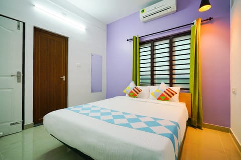 Bed, Photo of the whole room, Bedroom, air conditioner