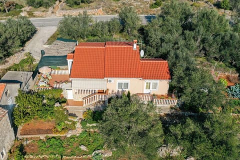 Facade/entrance, Bird's eye view