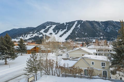 Property building, City view