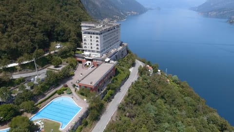 Balcony/Terrace, City view, Garden view, Lake view, Landmark view, Mountain view, Pool view, Street view