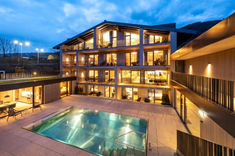 Property building, Swimming pool, Swimming pool, sunbed