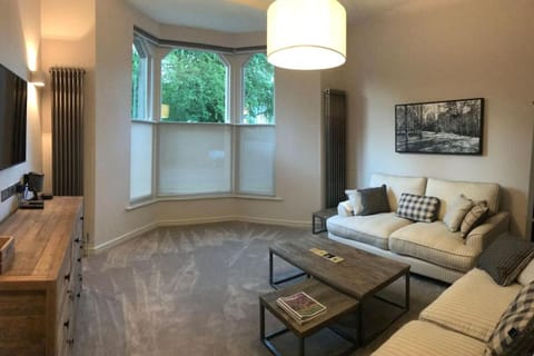 The Weathertop, design led holiday retreat Apartment in The Pavilion Gardens