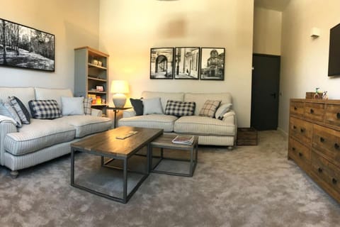 The Weathertop, design led holiday retreat Apartment in The Pavilion Gardens