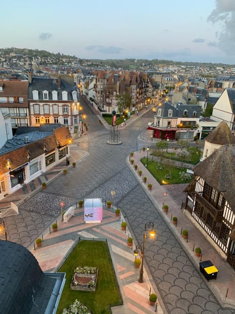 On-site shops, On site, Supermarket/grocery shop, Seasons, Location, Sunset, group of guests, group of guests, group of guests