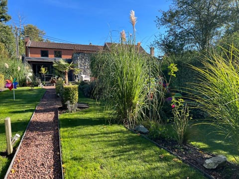 Property building, Garden, Balcony/Terrace