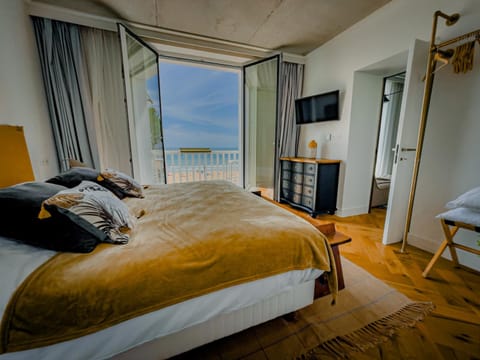 Bed, Balcony/Terrace, Photo of the whole room, Bedroom, Sea view