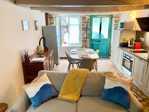 Living room, Dining area, kitchen