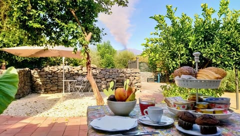 Nearby landmark, Garden, Balcony/Terrace, Seating area, Food, Continental breakfast