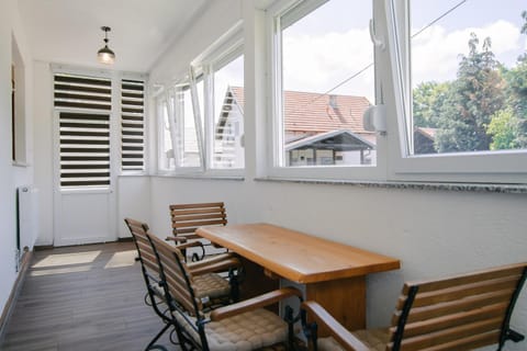 Balcony/Terrace, children, Family