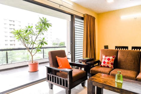 Property building, TV and multimedia, Balcony/Terrace, Living room