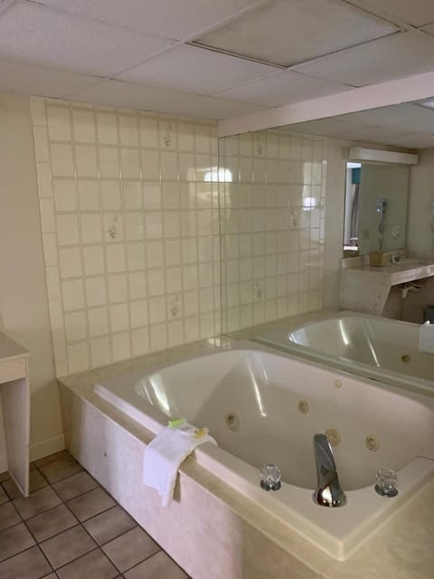 Riverside Motor Lodge - Pigeon Forge Hotel in Pigeon Forge