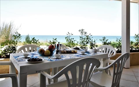 Shower, Patio, Facade/entrance, Bird's eye view, BBQ facilities, BBQ facilities, Fishing, Balcony/Terrace, Balcony/Terrace, Food and drinks, Dining area, Beach, Beach, Food, Sea view, Sea view, Drinks, Alcoholic drinks, Non alcoholic drinks