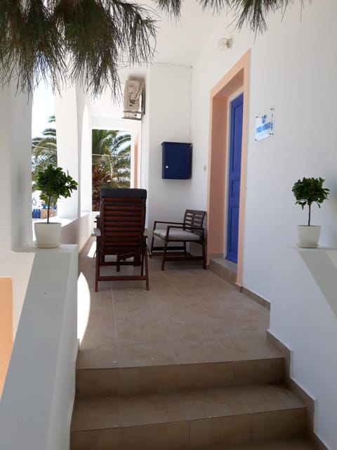 PINE HOUSE SANTORINI PERISSA 150 METERS FROM SEA. Villa in Perissa