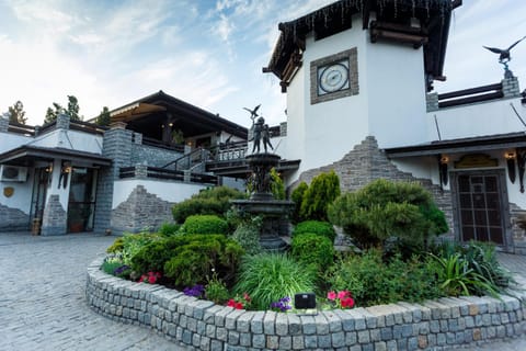 Property building, Spring, Day, Garden, Garden view