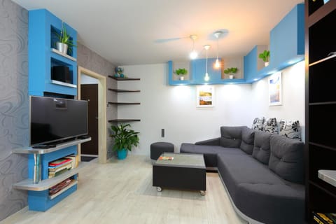 TV and multimedia, Living room, fireplace