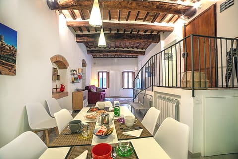 Living room, Food and drinks, Seating area, Dining area, Food