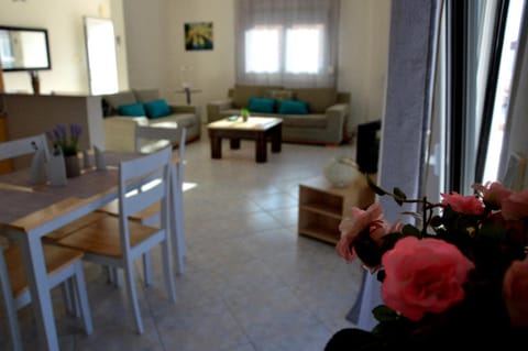 Seating area, Dining area