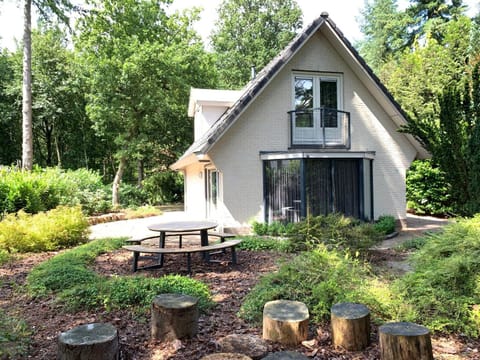 Property building, Garden, Garden, Balcony/Terrace