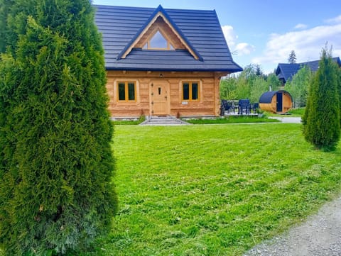 Property building, BBQ facilities, Garden, group of guests, pet friendly